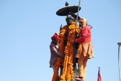 पृथ्वी नारायण शाहको शालिकमा माल्यार्पण कार्यक्रममा राष्ट्रपति (फोटो फिचर)