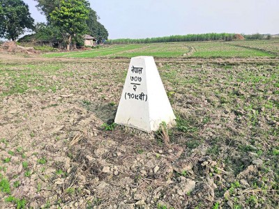 दशगजा क्षेत्रको अतिक्रमण सुरक्षाकर्मीद्धारा हट्यो