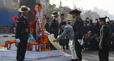 राष्ट्रपतिद्वारा पृथ्वीनारायण शाहको सालिकमा माल्यार्पण