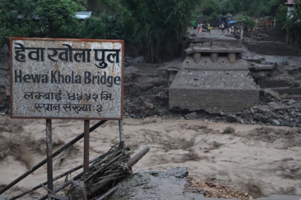 बाढिपहिरोले ५० करोडको क्षति, १० दिनभित्र बेलिब्रिज तयार गर्ने: मन्त्री प्रकाश ज्वाला