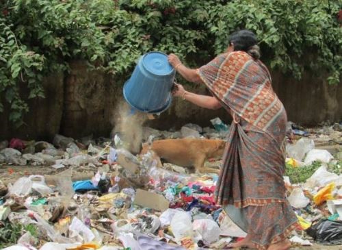 सडकमा फोहोर फाल्ने अरुणालाई १० हजार जरिवाना