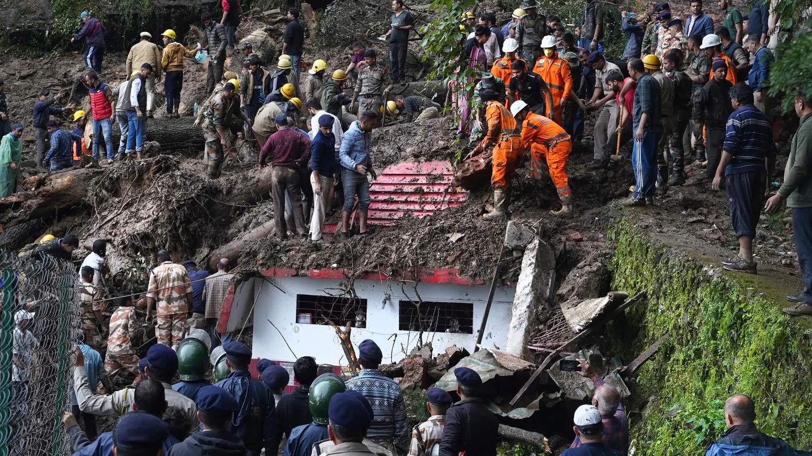 भारतको हिमाचल बाढीका कारण ५१ जनाको मृत्यु, ७ सय ५० सडक बन्द