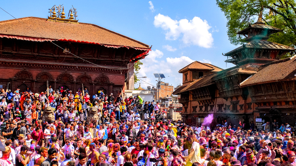 पहाडी क्षेत्रमा  हर्षोल्लासका साथ  होली पर्व मनाइँदै