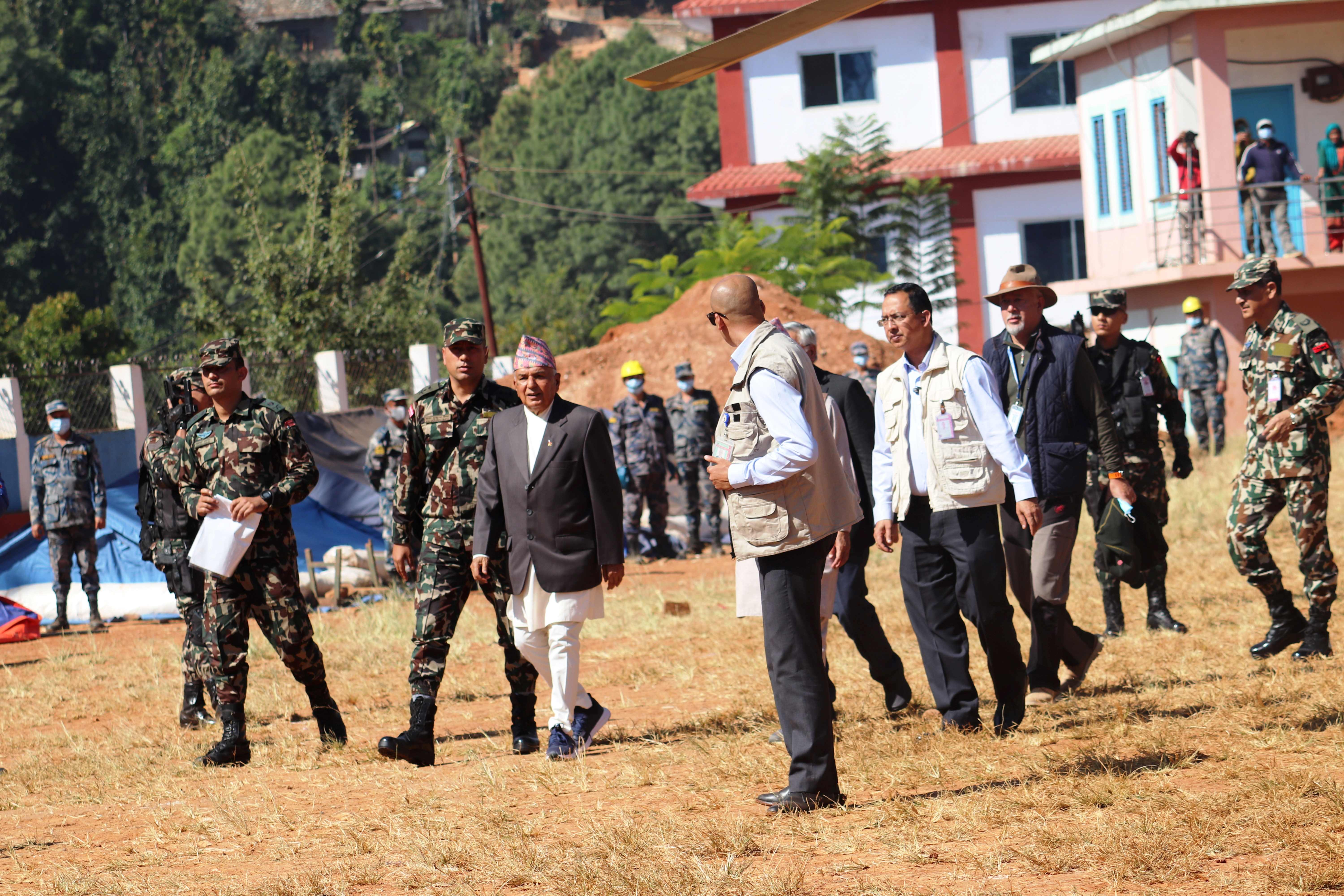 राहत भन्दा पहिला राष्ट्रपति र मन्त्रीकाे लस्कर पुगे पछि बारेकोटबासी आक्रोशित