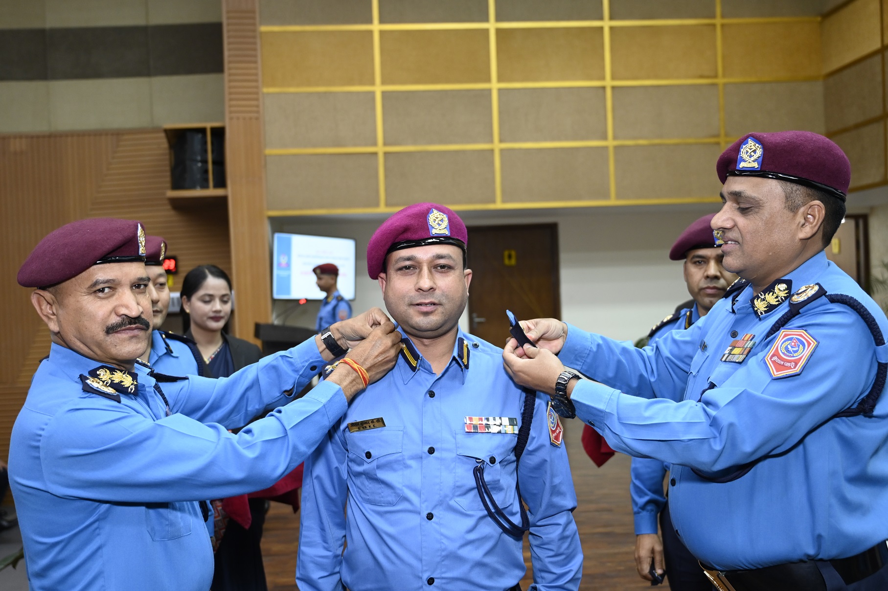 २१ जना प्रहरी उपरीक्षकहरूलाई दर्ज्यानी चिह्न प्रदान